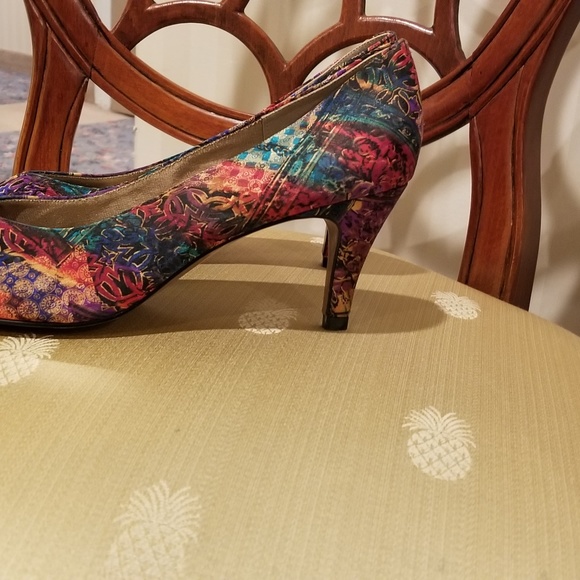Fabric Multi-Colored Pumps Size 10 - Picture 1 of 6